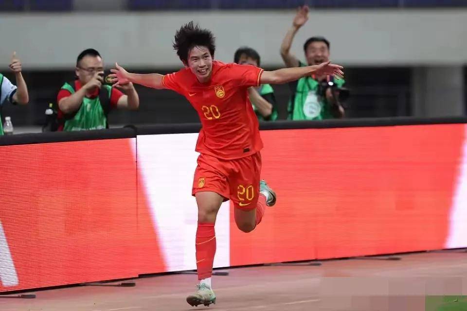 开云体育app-中超身价榜王钰栋上涨至150万欧列中国球员第二(u17王钰栋是哪里人)