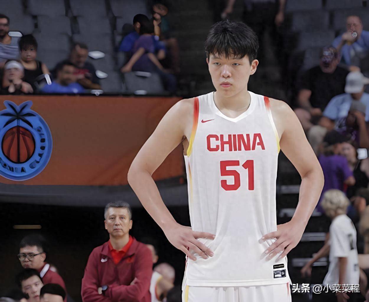 开云体育登录-杨瀚森连得5分打停鹈鹕，下场与队友握手相互打气的简单介绍